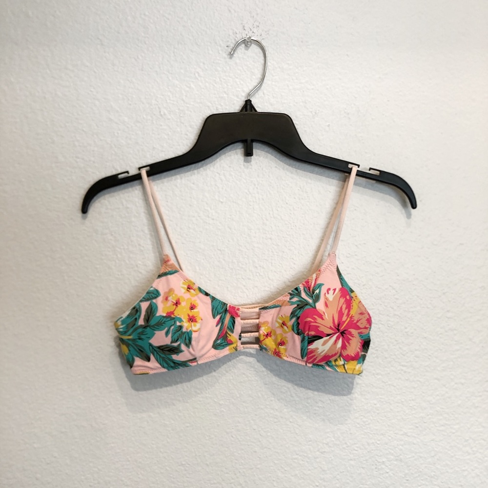 Rip curl reservable pink floral bikini top